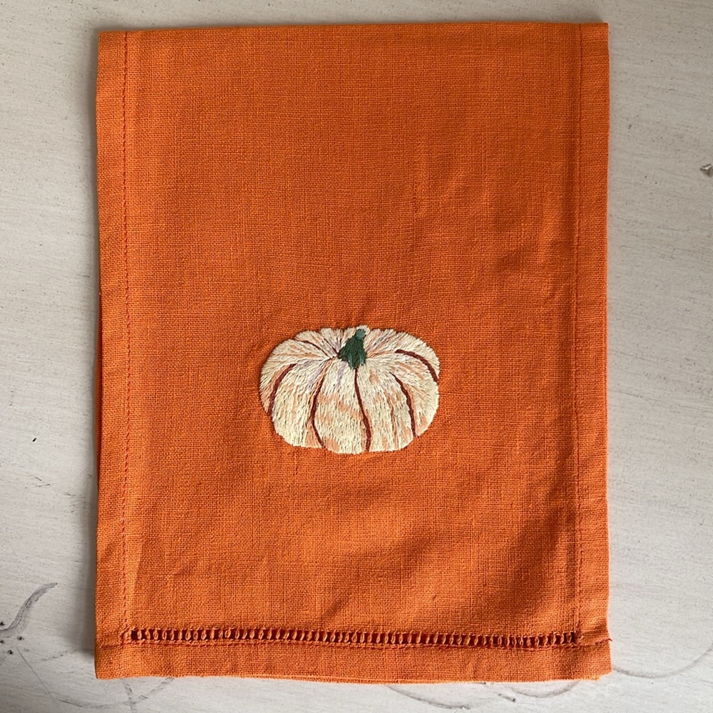 6  NEW PUMPKIN EMBROIDERED LINEN COCKTAIL NAPKINS / HAND TOWELS